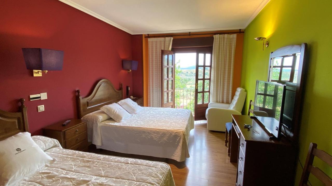 Tierra De Lobos Hotel Puebla de Sanabria Exterior photo